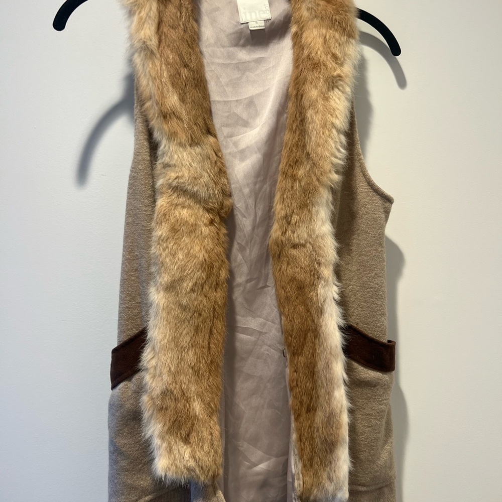 Line & Dot Satin Vest in Cream